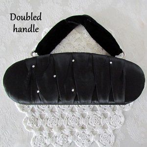 VICTORIA'S SECRET VINTAGE HARD SHELL OBLONG BLACK FABRIC PURSE w HOT PINK INSIDE